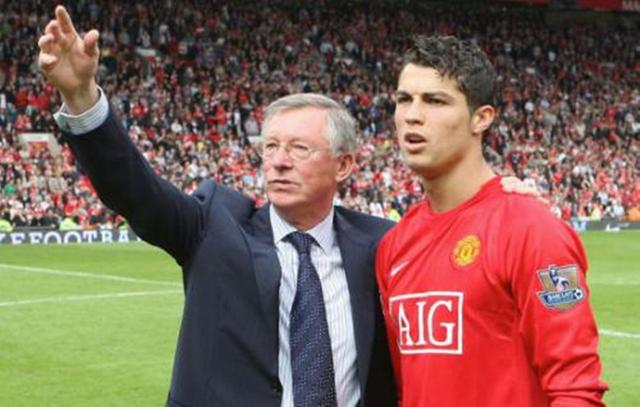  曼联传奇重逢 弗格森现身梦剧场观战  